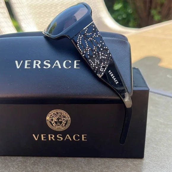 Versace black plastic sunglasses with stone details on temples - Picture 2 of 9